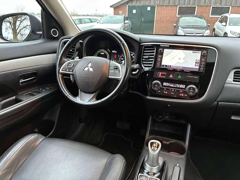 Occasion Mitsubishi Outlander P-HEV Instyle 121 PK (88 kW) 2013 Zwart SUV
