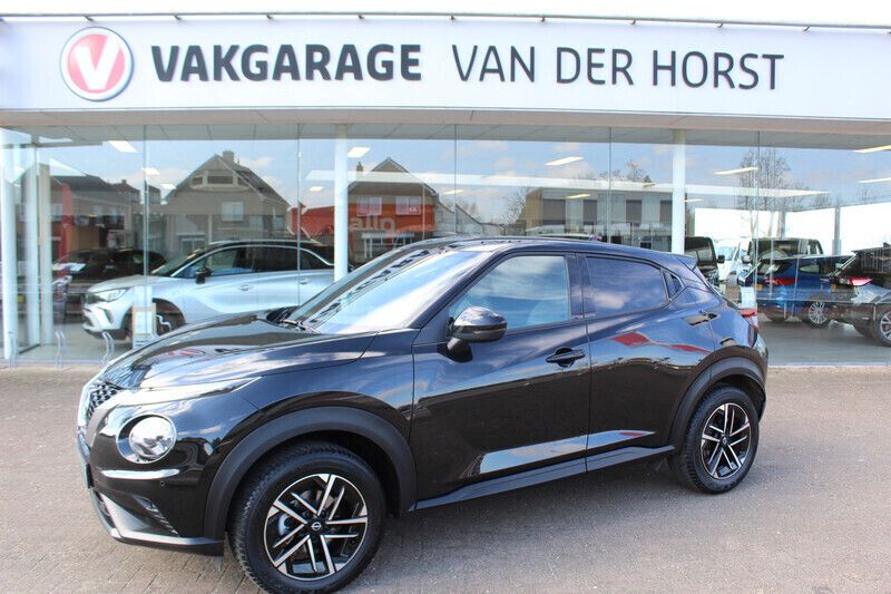 Zwart Gebruikt 2024 Nissan Juke N-Connecta SUV | € 24.895 (Iets duurder) - Afbeelding 1/4