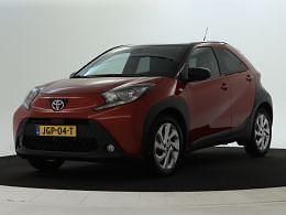 Rood Gebruikt 2022 Toyota Aygo X Pulse SUV | € 19.900 - Afbeelding 1/3