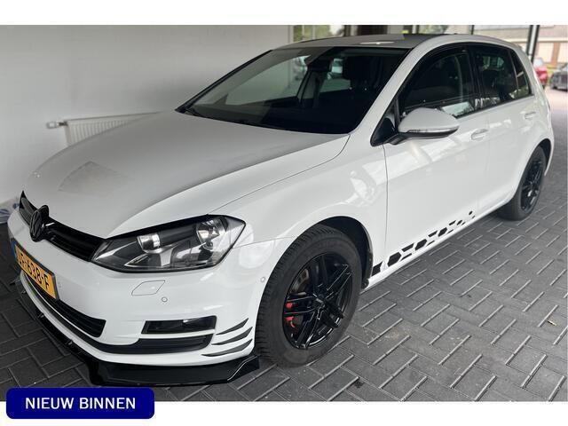 Wit Gebruikt 2015 VW Golf VII Hatchback | € 12.950 (Iets duurder) - Afbeelding 1/4