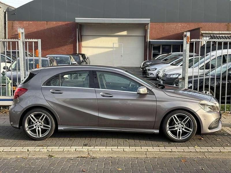 Occasion Mercedes A180 AMG line 122 PK (89 kW) 2016 Grijs Hatchback