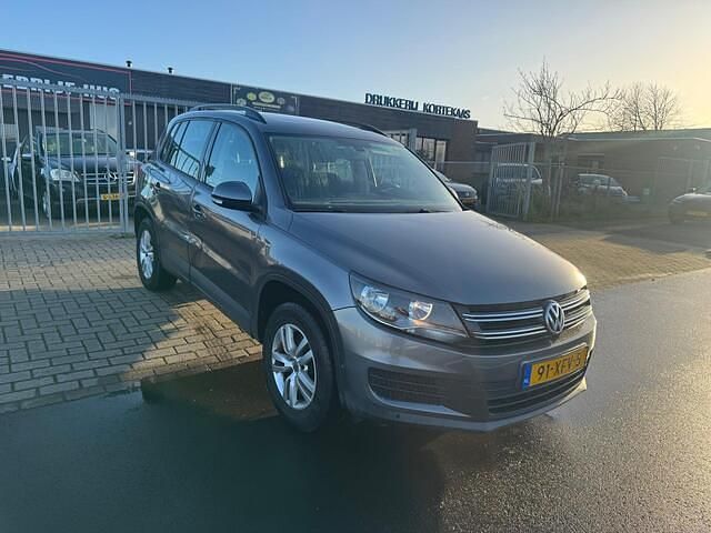 Grijs Gebruikt 2012 VW Tiguan Comfortline SUV | € 5.950 (Goede deal) - Afbeelding 1/4
