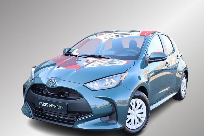 Groen, metallic lak Nieuw 2025 Toyota Yaris Hybrid Comfort Hatchback | € 25.935 (Super prijs) - Afbeelding 1/1