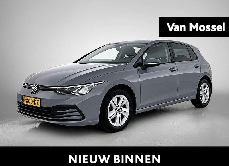 Grijs Gebruikt 2020 VW Golf VIII Life Hatchback | € 20.700 (Eerlijke prijs) - Afbeelding 1/4