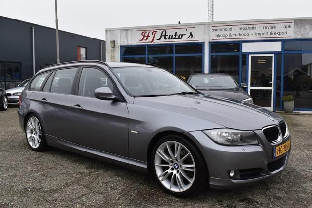 Grijs, metallic lak Gebruikt 2011 BMW 318 M Sport Stationwagen | € 5.950 (Goede deal) - Afbeelding 1/4