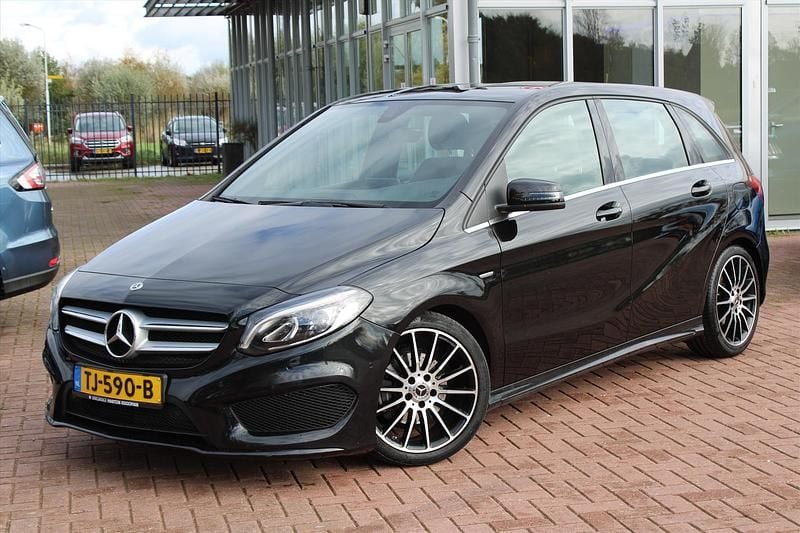 Zwart Gebruikt 2018 Mercedes B180 Business MPV | € 18.995 (Super prijs) - Afbeelding 1/4