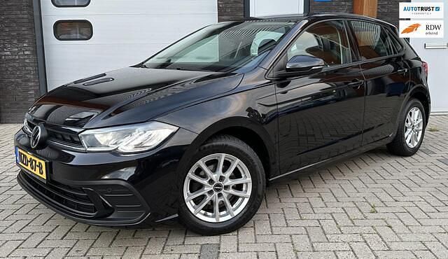 Zwart Occasion 2021 VW Polo Life Hatchback | € 15.975 (Eerlijke prijs) - Afbeelding 1/4