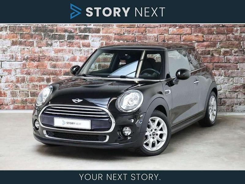 Zwart Gebruikt 2017 Mini Cooper Hatchback | € 12.950 (Goede deal) - Afbeelding 1/4