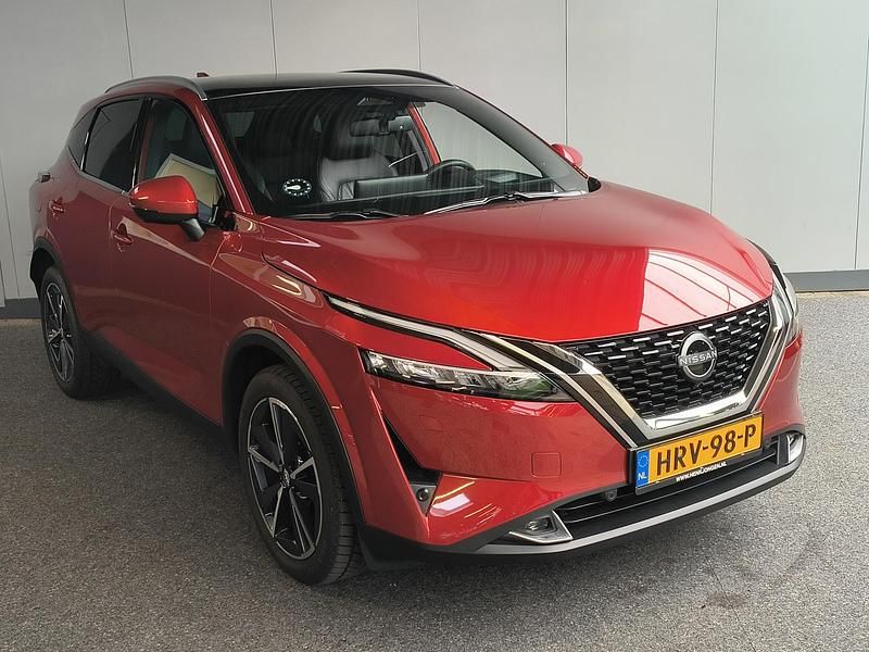 Rood Gebruikt 2024 Nissan Qashqai Executive SUV | € 35.950 (Eerlijke prijs) - Afbeelding 1/3