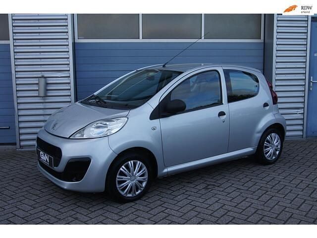 Grijs Gebruikt 2013 Peugeot 107 Access Hatchback | € 3.750 (Goede deal) - Afbeelding 1/4