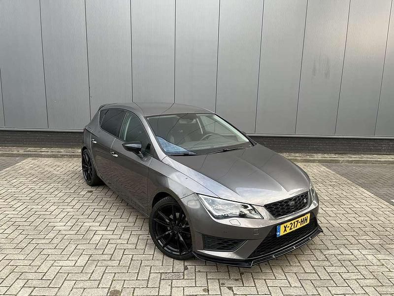 Grijs Gebruikt 2015 Seat Leon FR Stationwagen | € 11.990 (Eerlijke prijs) - Afbeelding 1/4