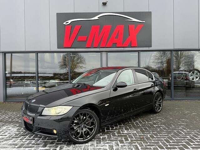 Zwart (metallic) Gebruikt 2006 BMW 325 Comfort Edition Sedan | € 4.999 (Eerlijke prijs) - Afbeelding 1/4