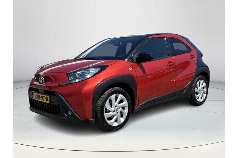 Rood Gebruikt 2022 Toyota Aygo Pulse Hatchback | € 20.880 (Iets duurder) - Afbeelding 1/1