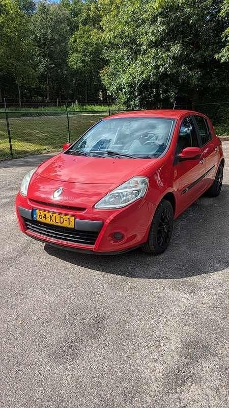 Gebruikt 2010 Renault Clio II Authentique Sedan | € 2.100 (Eerlijke prijs) - Afbeelding 1/4