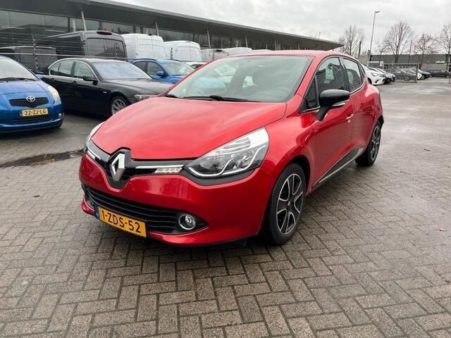Rood Gebruikt 2015 Renault Clio IV Expression Hatchback | € 8.750 (Eerlijke prijs) - Afbeelding 1/4
