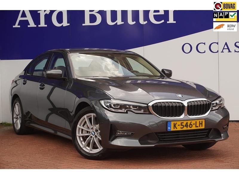Grijs Gebruikt 2021 BMW 330 Sedan | € 27.999 - Afbeelding 1/4