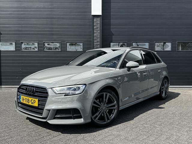 Grijs Gebruikt 2020 Audi A3 Sportback Sport Hatchback | € 18.900 (Eerlijke prijs) - Afbeelding 1/4