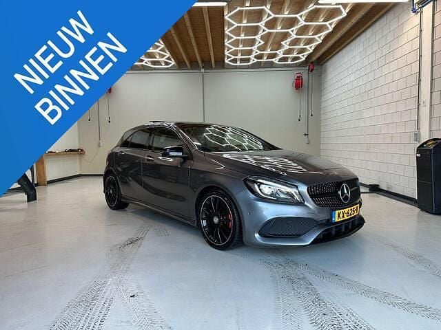 Grijs Gebruikt 2016 Mercedes A180 AMG Hatchback | € 18.250 (Eerlijke prijs) - Afbeelding 1/4