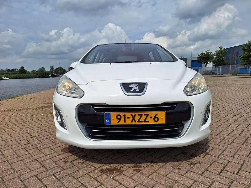 Wit Gebruikt 2012 Peugeot 308 MPV | € 3.000 (Eerlijke prijs) - Afbeelding 1/4