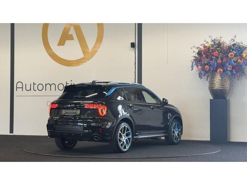 Zwart Gebruikt 2023 Lynk & Co 01 SUV | € 26.195 (Eerlijke prijs) - Afbeelding 1/3
