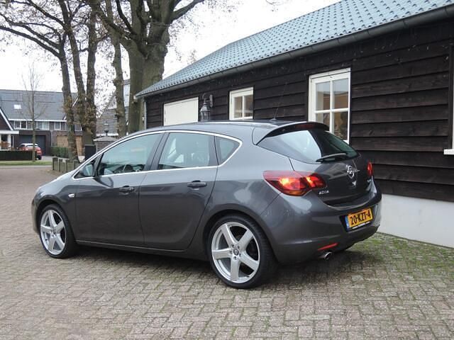 Occasion Opel Astra Cosmo 140 PK (102 kW) 2010 Grijs Hatchback