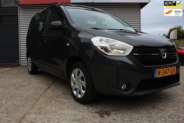 Grijs Gebruikt 2018 Dacia Dokker Van | € 9.750 (Iets duurder) - Afbeelding 1/4