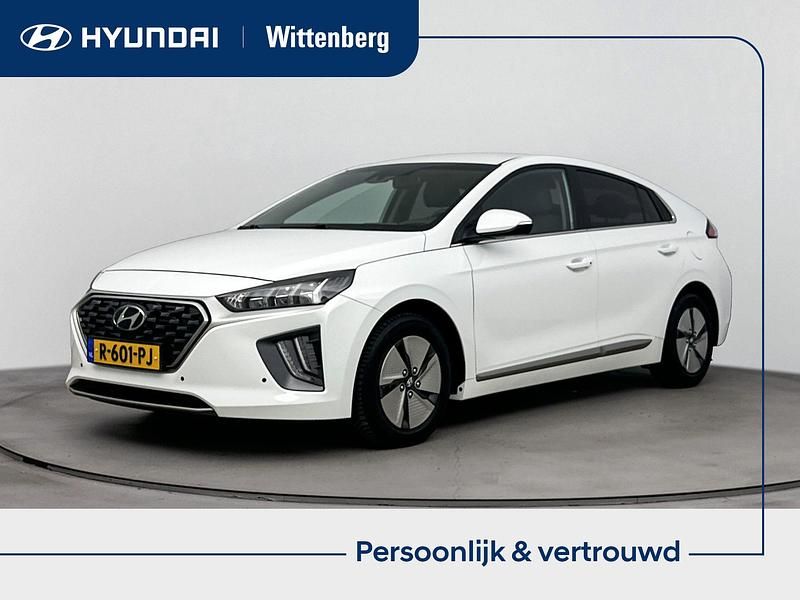 Ceramic white (waw) Occasion 2022 Hyundai Ioniq Comfort Hatchback | € 20.700 (Eerlijke prijs) - Afbeelding 1/4