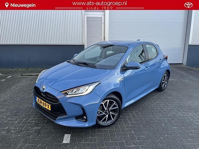 Blauw Occasion 2021 Toyota Yaris Executive Hatchback | € 20.900 (Eerlijke prijs) - Afbeelding 1/4
