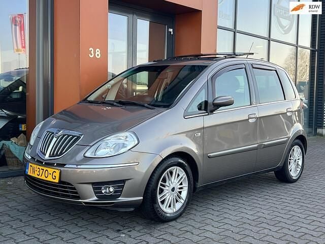 Occasion Lancia Musa 95 PK (69 kW) 2008 Grijs MPV
