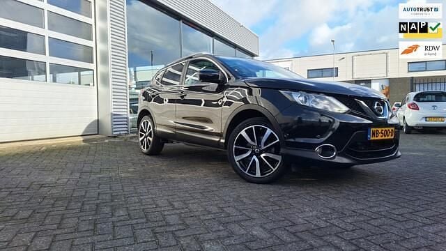 Zwart Gebruikt 2017 Nissan Qashqai Tekna SUV | € 15.450 (Goede deal) - Afbeelding 1/4