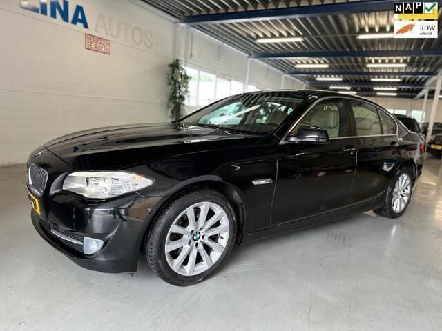 Zwart Gebruikt 2013 BMW 520 Sedan | € 10.999 (Goede deal) - Afbeelding 1/4