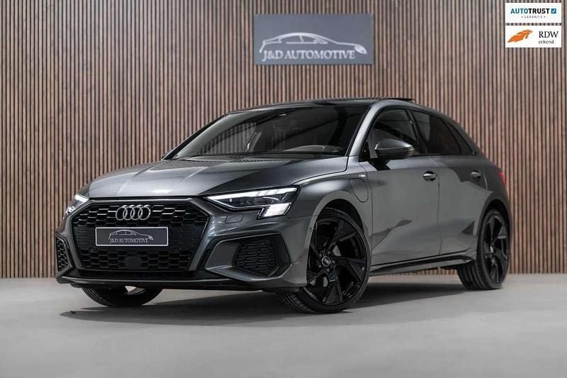 Grijs Gebruikt 2021 Audi A3 Sportback e-tron S-Line Hatchback | € 26.900 (Eerlijke prijs) - Afbeelding 1/4
