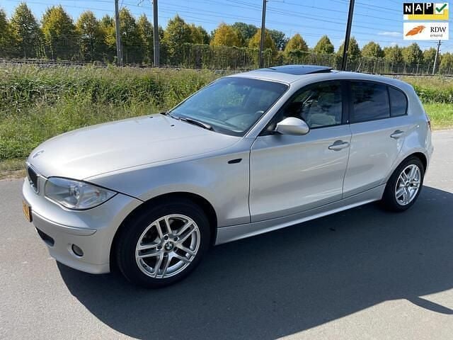 Grijs Gebruikt 2005 BMW 116 Hatchback | € 3.400 (Eerlijke prijs) - Afbeelding 1/4