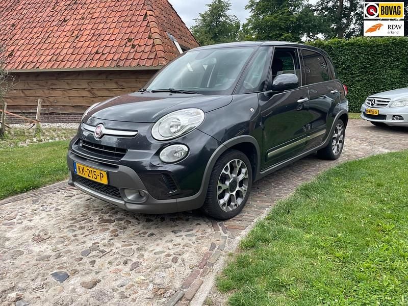 Grijs Gebruikt 2016 Fiat 500L Trekking MPV | € 7.450 (Eerlijke prijs) - Afbeelding 1/3