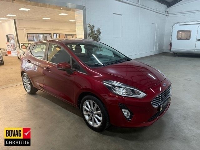 Rood Gebruikt 2019 Ford Fiesta Titanium Hatchback | € 14.400 (Goede deal) - Afbeelding 1/4