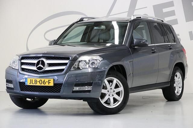 Grijs (metallic) Occasion 2010 Mercedes GLK300 SUV | € 18.750 - Afbeelding 1/4