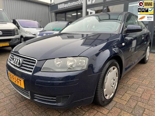 Blauw (metallic) Gebruikt 2004 Audi A3 Attraction Hatchback | € 2.495 (Goede deal) - Afbeelding 1/4