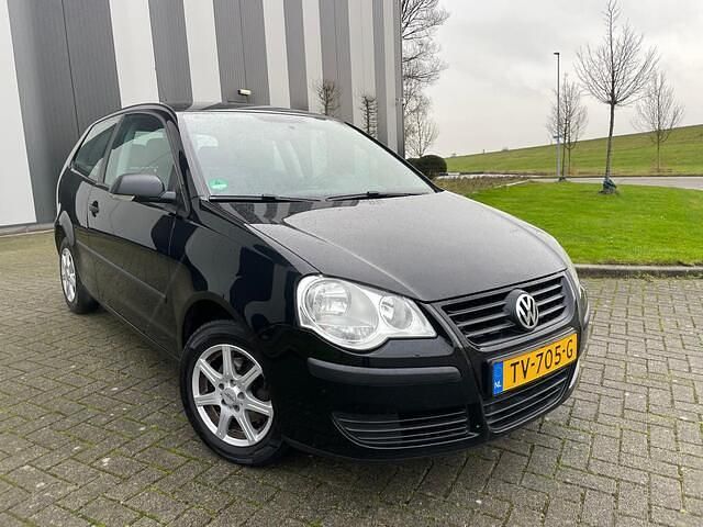 Zwart Gebruikt 2008 VW Polo Hatchback | € 2.750 (Goede deal) - Afbeelding 1/4