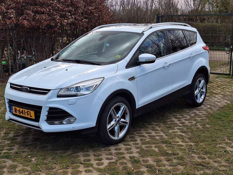 Wit Gebruikt 2014 Ford Kuga Titanium SUV | € 11.000 (Iets duurder) - Afbeelding 1/4
