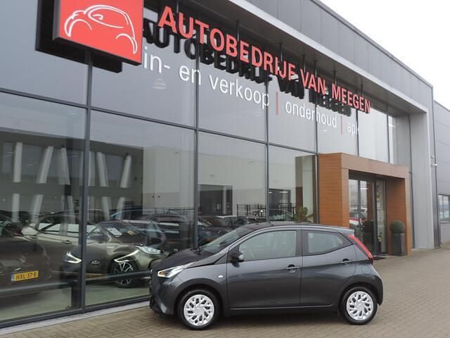 Occasion Toyota Aygo X-play 72 PK (52 kW) 2020 Grijs (metallic) Hatchback