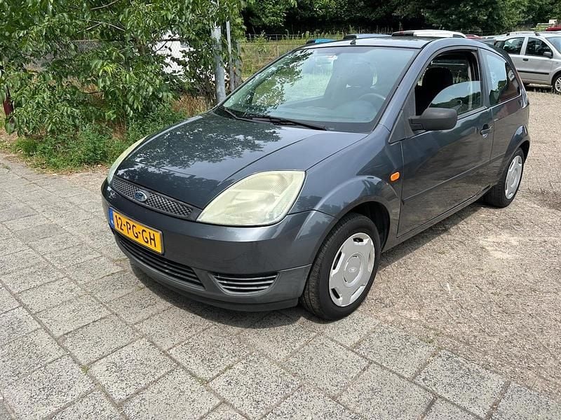 Grijs Gebruikt 2004 Ford Fiesta Hatchback | € 999 (Goede deal) - Afbeelding 1/4