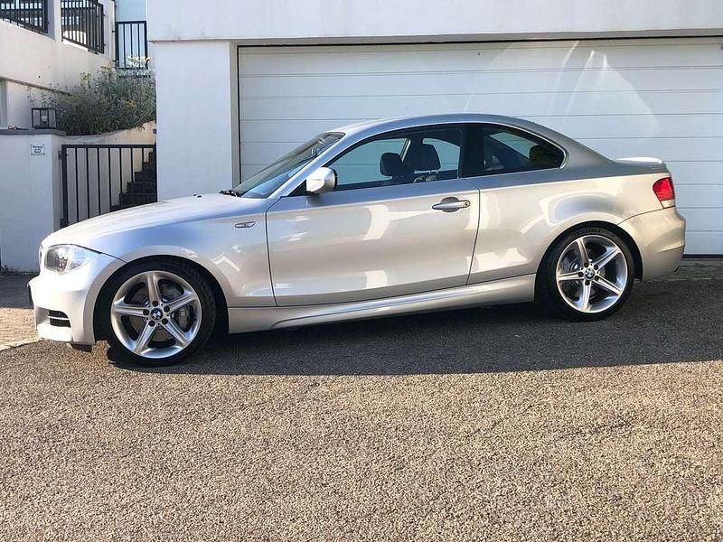 Zilver Gebruikt 2010 BMW 135 Coupé Coupé | € 27.000 - Afbeelding 1/4
