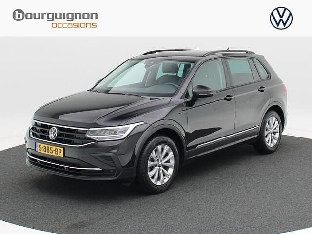 Zwart Gebruikt 2023 VW Tiguan Life SUV | € 33.850 (Super prijs) - Afbeelding 1/4