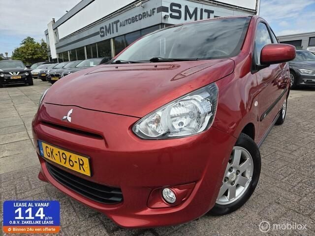 Rood, metallic lak Gebruikt 2015 Mitsubishi Space Star Hatchback | € 6.900 (Eerlijke prijs) - Afbeelding 1/4
