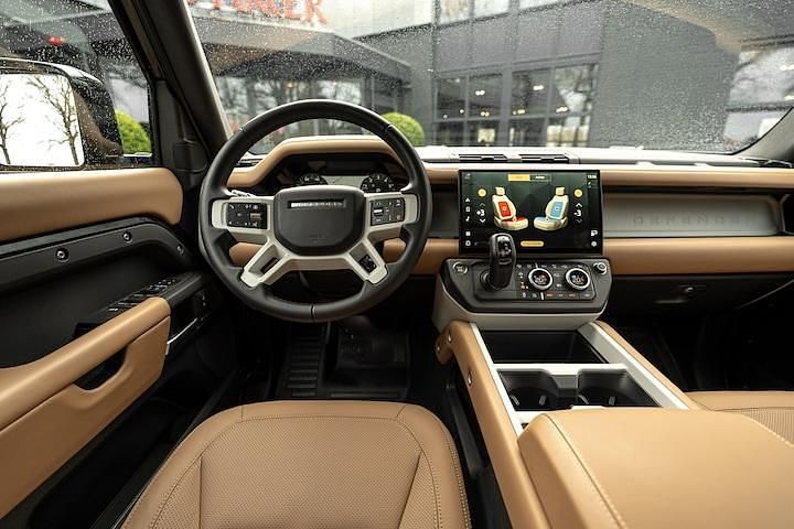 Occasion Land Rover Defender Black Edition 299 PK (219 kW) 2025 Zwart (metallic) SUV