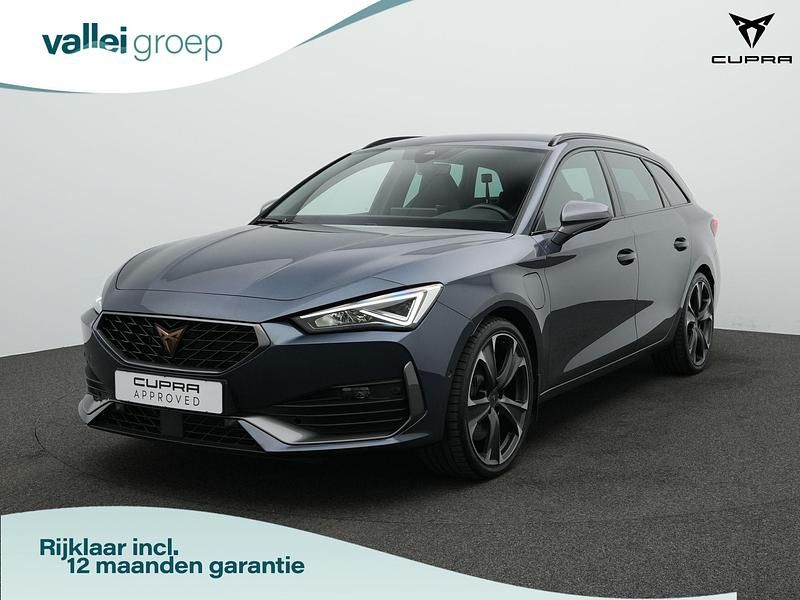 Grijs Gebruikt 2024 Cupra Leon VZ Stationwagen | € 35.900 (Duur) - Afbeelding 1/4