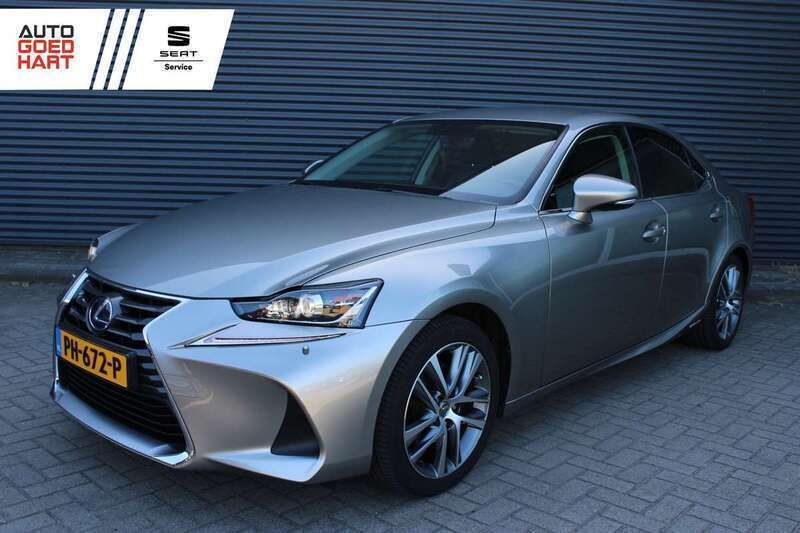 Grijs Gebruikt 2017 Lexus IS300 Business Edition Sedan | € 21.495 (Eerlijke prijs) - Afbeelding 1/4