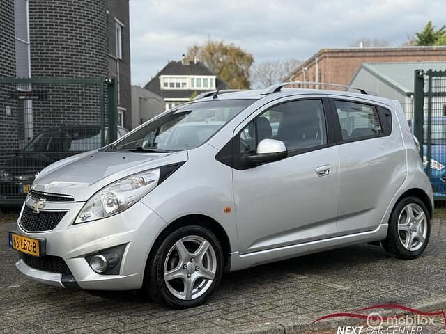 Grijs Gebruikt 2010 Chevrolet Spark LT Hatchback | € 3.450 (Eerlijke prijs) - Afbeelding 1/4