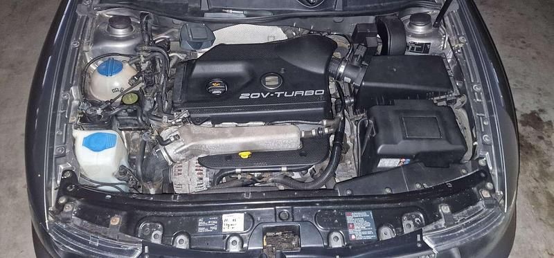 Grijs Gebruikt 2005 Seat Leon Hatchback | € 6.500 - Afbeelding 1/4