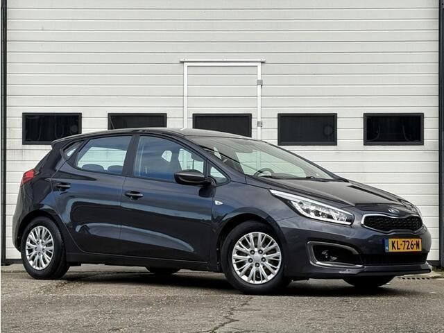 Grijs, metallic lak Gebruikt 2017 Kia Ceed Hatchback | € 10.745 (Goede deal) - Afbeelding 1/4